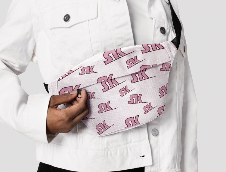 Sacoche banane avec comme motif le loge S et K en rose et violet