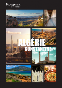 Affiche touristique de "Voyageurs du Monde" présentant l'Algérie à travers huit photos : paysages urbains, culture traditionnelle, nature et plats locaux.